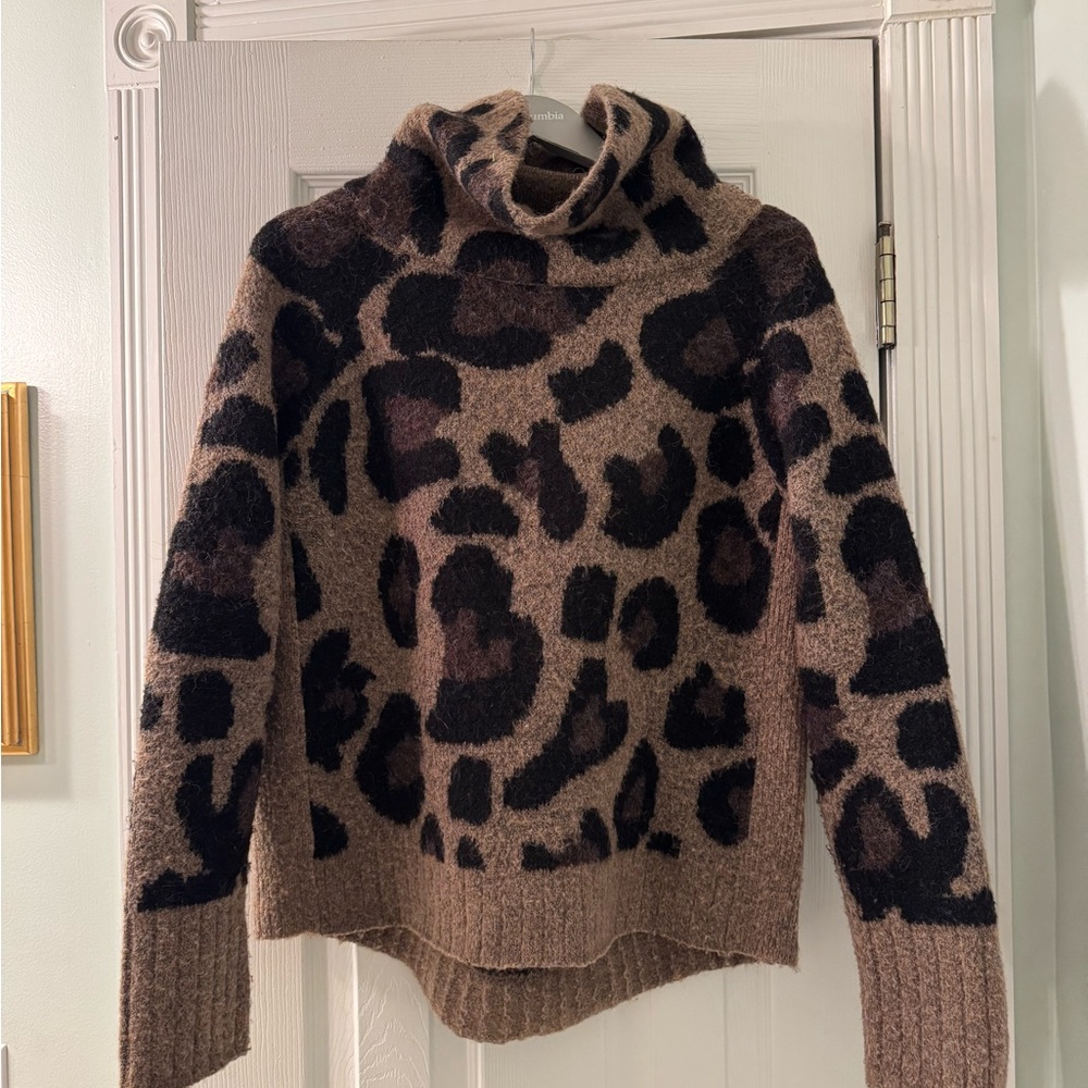 RD Style Leopard Print Turtleneck Sweater Small